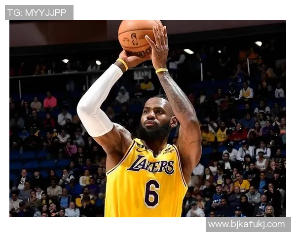 詹皇再创辉煌!12次三双刷新比赛记录,传奇仍在延续