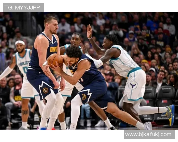 马刺大胜中国男篮,展现出强大实力和默契配合